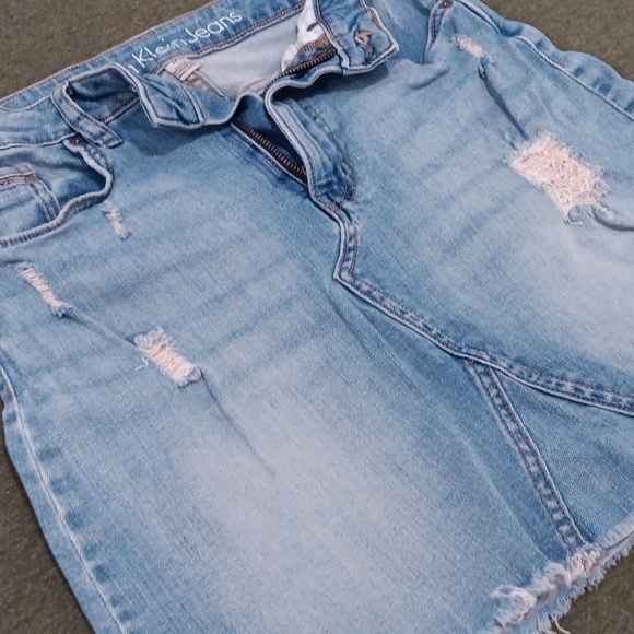 Calvin Klein distressed denim mini skirt - Picture 4 of 8